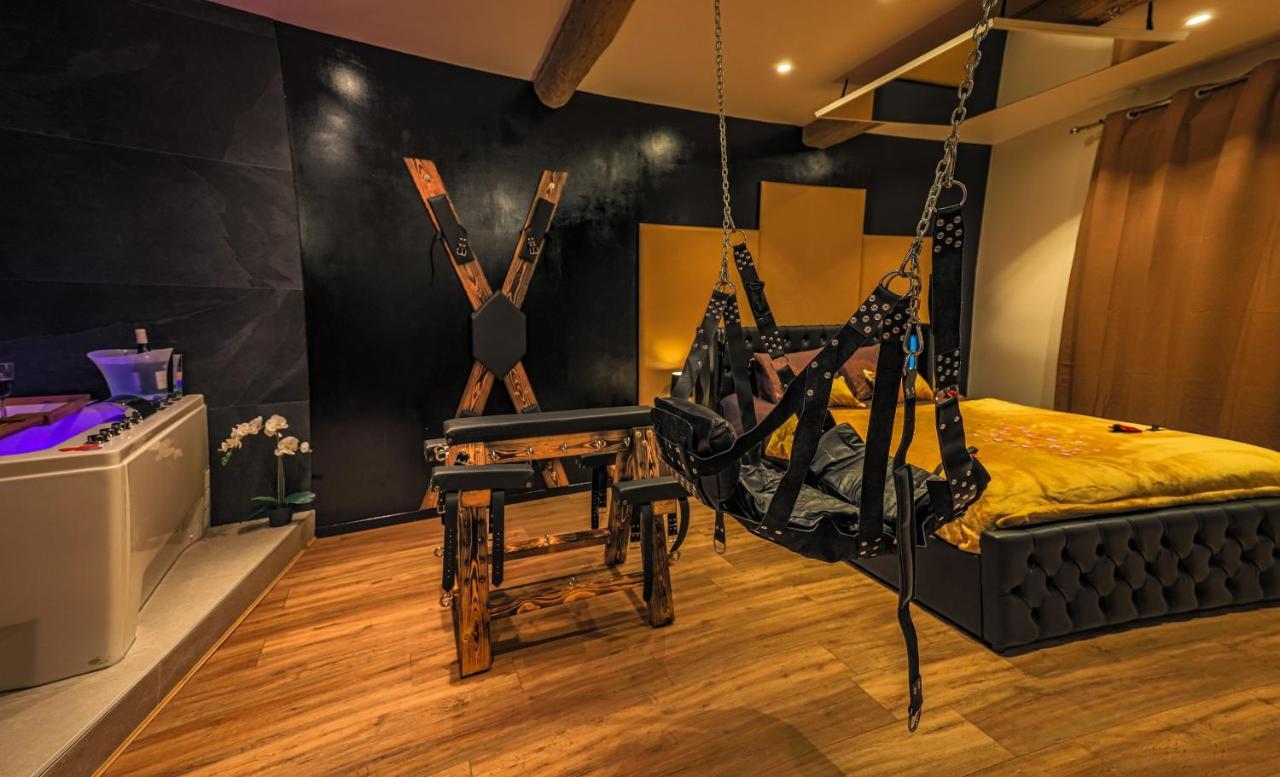 La Loveroom Bdsm Grassoise "La Chambre Des Desirs" Grasse Exterior photo